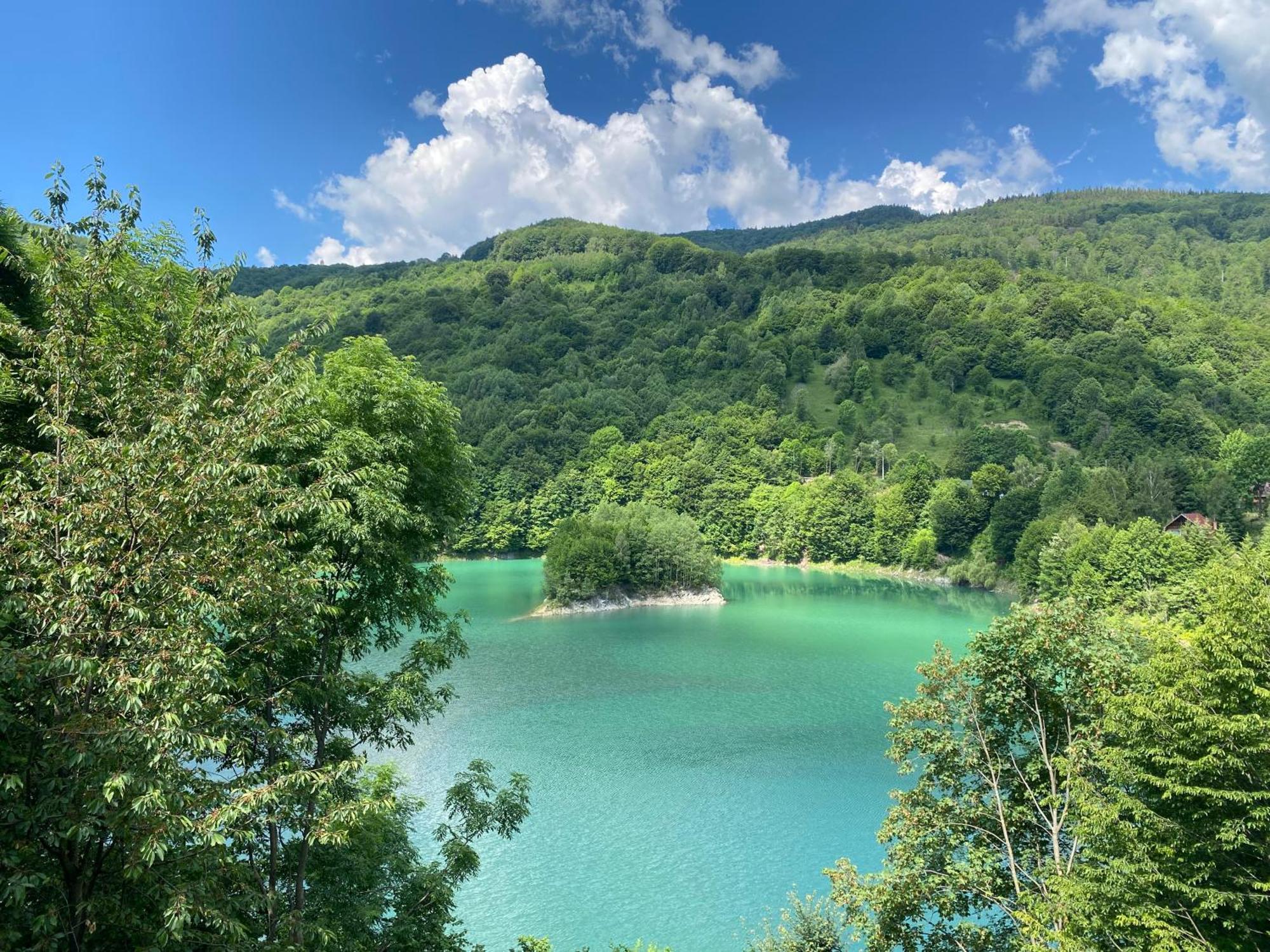 Utopia Lake View Tesila Ngoại thất bức ảnh